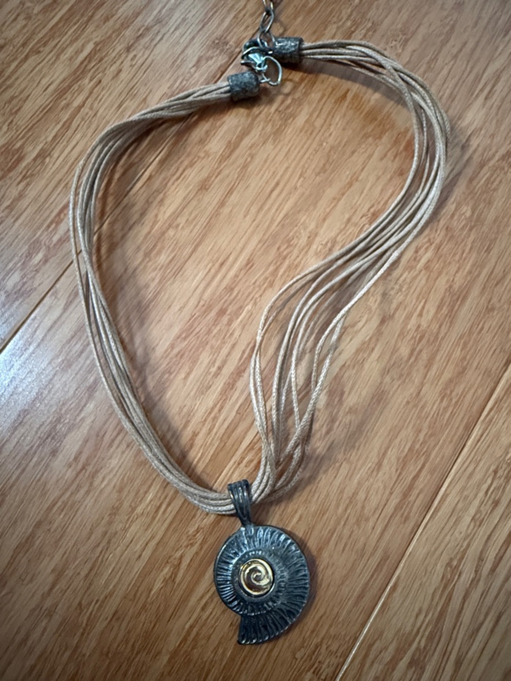 Artisan Shell Pendant Necklace in Beige and Gold